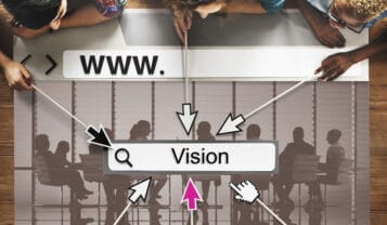 Comparação entre site bonito e site estratégico focado em conversão