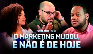 Pessoas debatendo sobre mudanças no marketing digital
