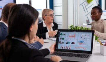 agência marketing Salvador realizando planejamento estratégico