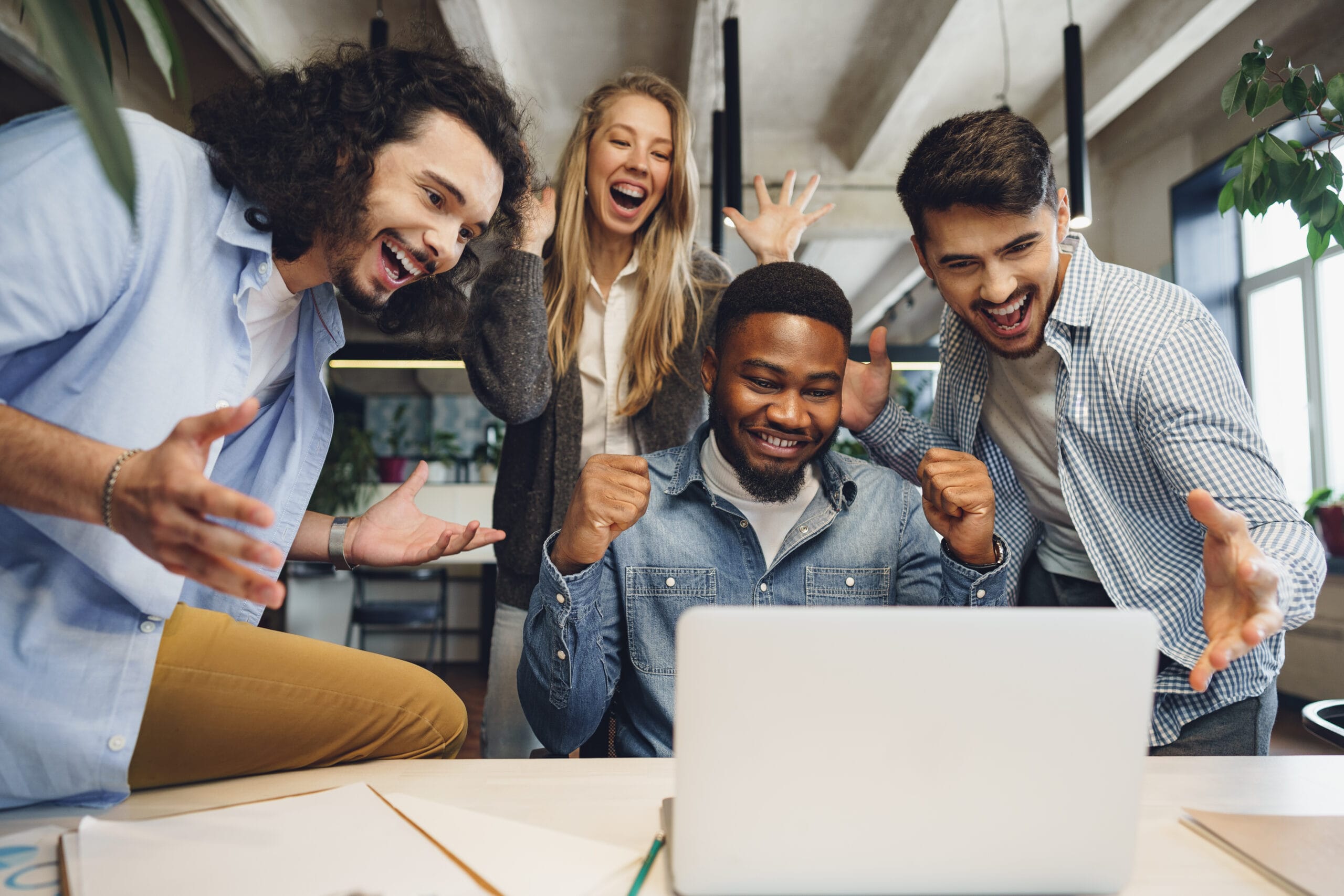 equipe trabalhando estratégia seo para empresas